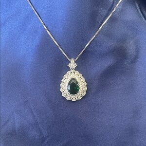 Elegant Green and Silver Pendant Necklace